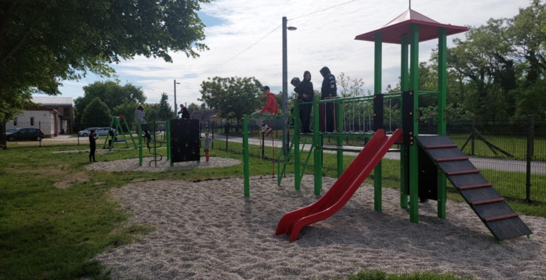 Új játszótérrel gazdagodott iskolánk